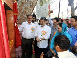 Hon'ble Minister being Greeted
