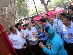 Hon'ble Minister being Greeted